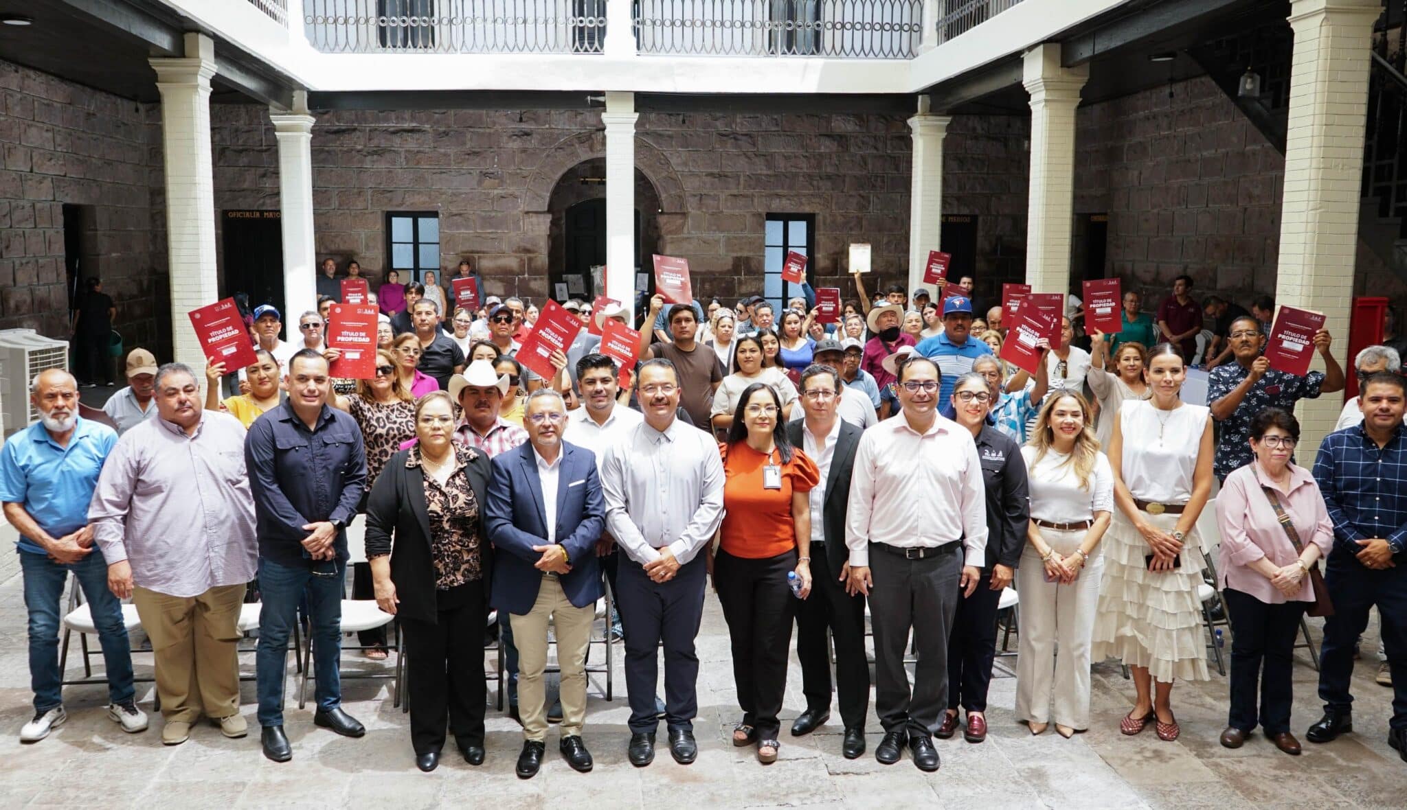 Entrega Comuna títulos de propiedad