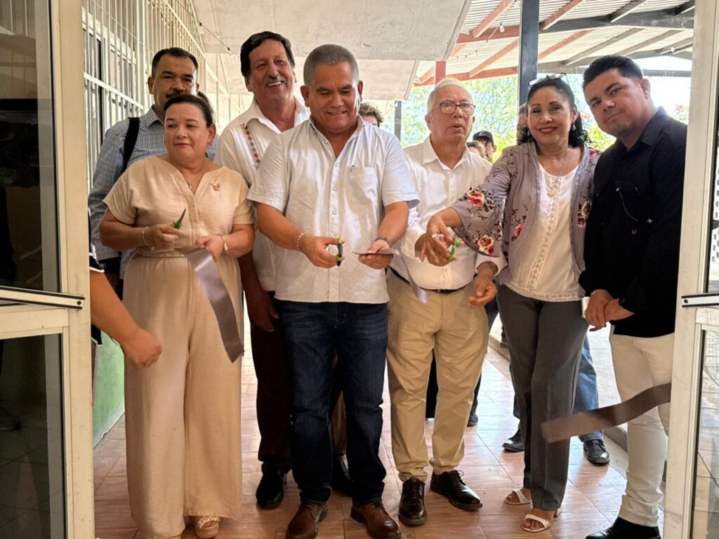 Inauguran exposición fotográfica en Empalme 1 350