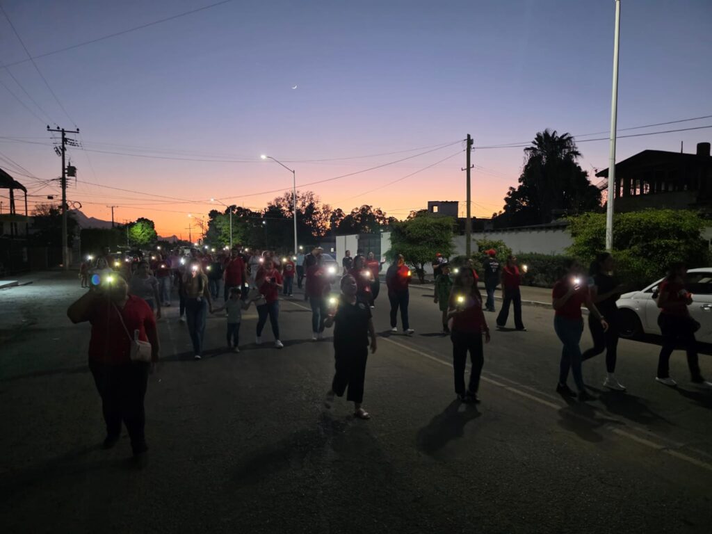 Realizan docentes marcha “De las Luces” 7 360