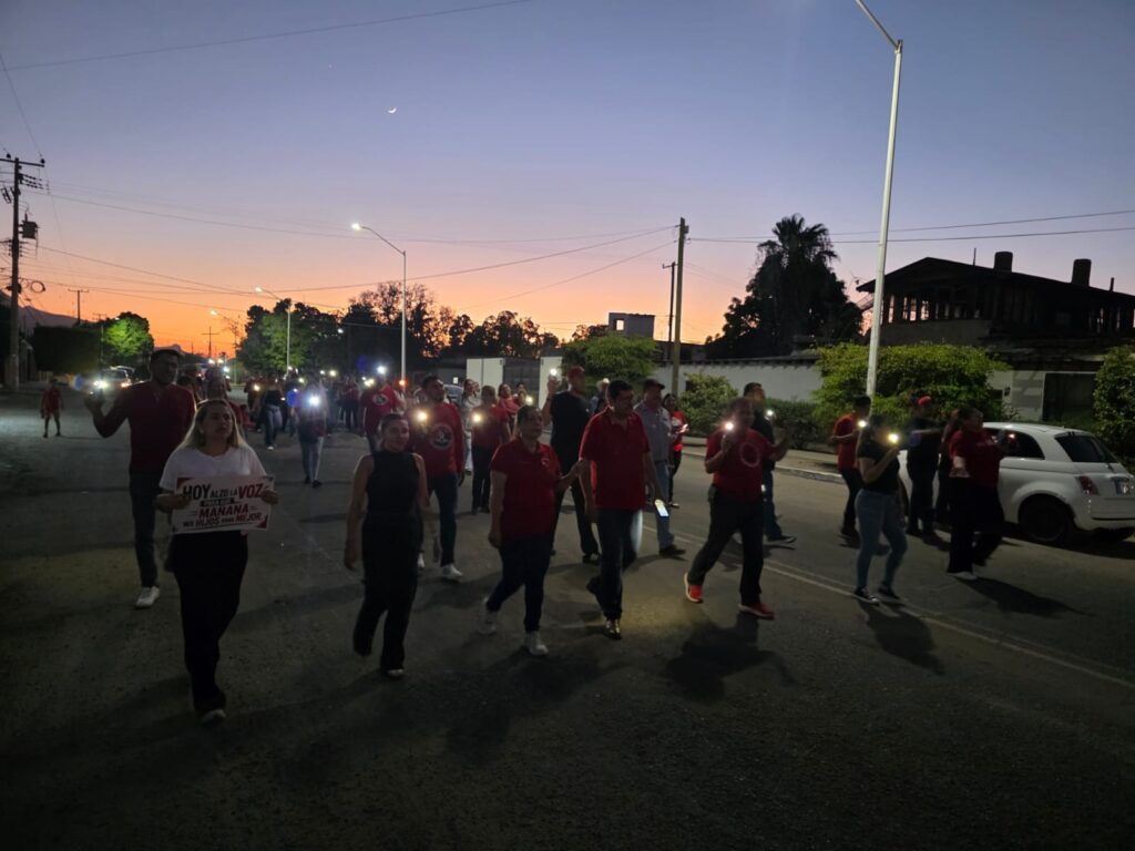 Realizan docentes marcha “De las Luces” 8 361