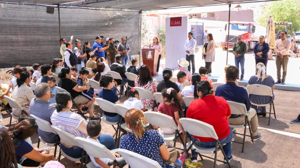 Arranca alcaldesa Karla Córdova obra de pavimentación 1 363