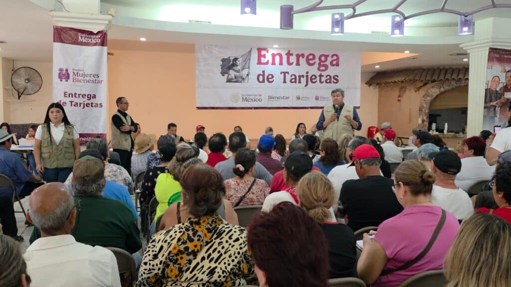 Entregan tarjetas a beneficiarios de Bienestar en Guaymas 1 365