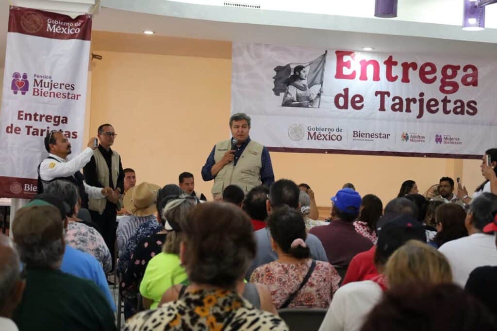 Entregan tarjetas a beneficiarios de Bienestar en Guaymas 5 370