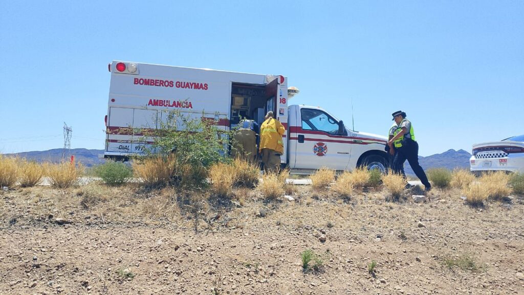 Resultan dos personas lesionadas en doble volcadura 3 523