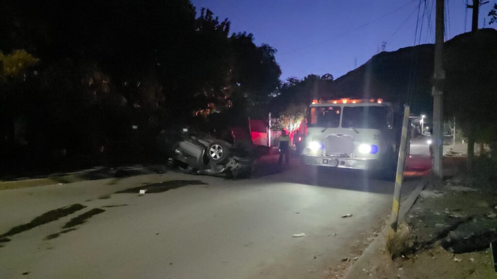 Resultan tres mujeres lesionadas en volcadura 4 527