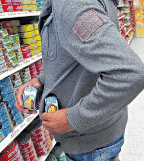 Roban en tienda de abarrotes