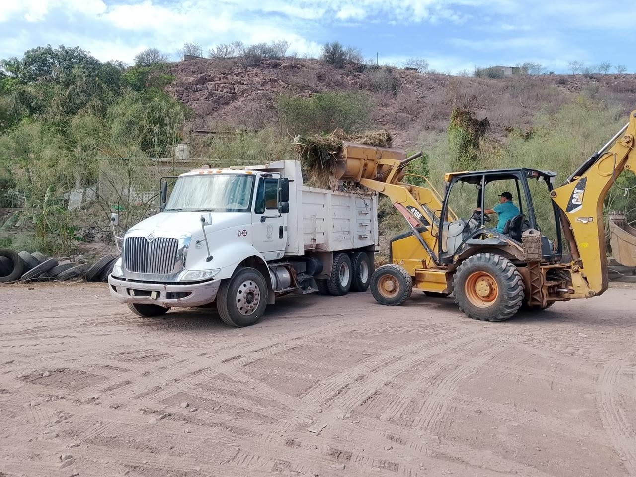 Retira Ayuntamiento de Guaymas más de 327 toneladas de basura y escombro en arroyos