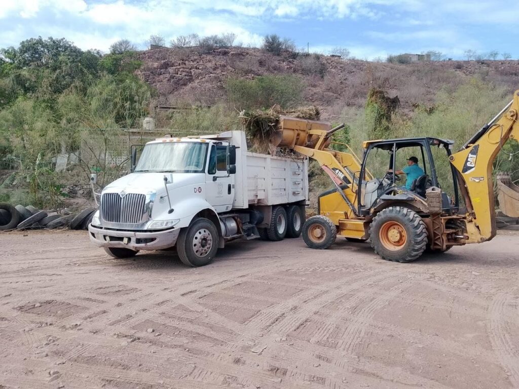 Retira Ayuntamiento de Guaymas más de 327 toneladas de basura y escombro en arroyos 1 693