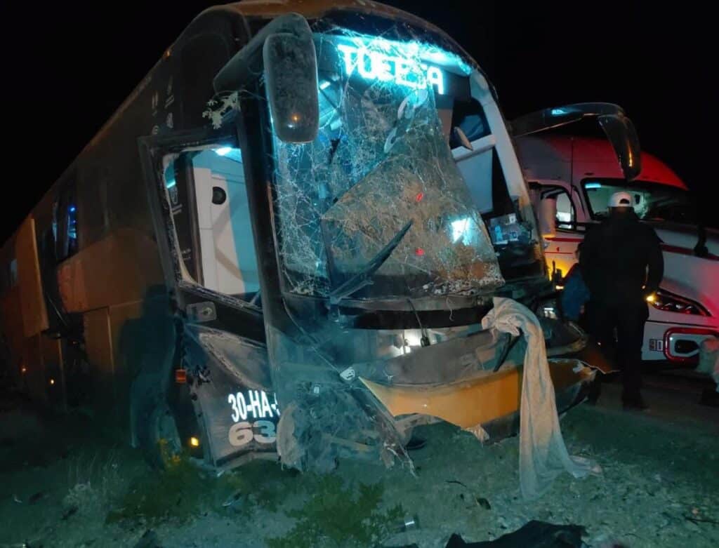 Autobús De Pasajeros Sufre Accidente En Carretera Del Norte De Sonora 4 748