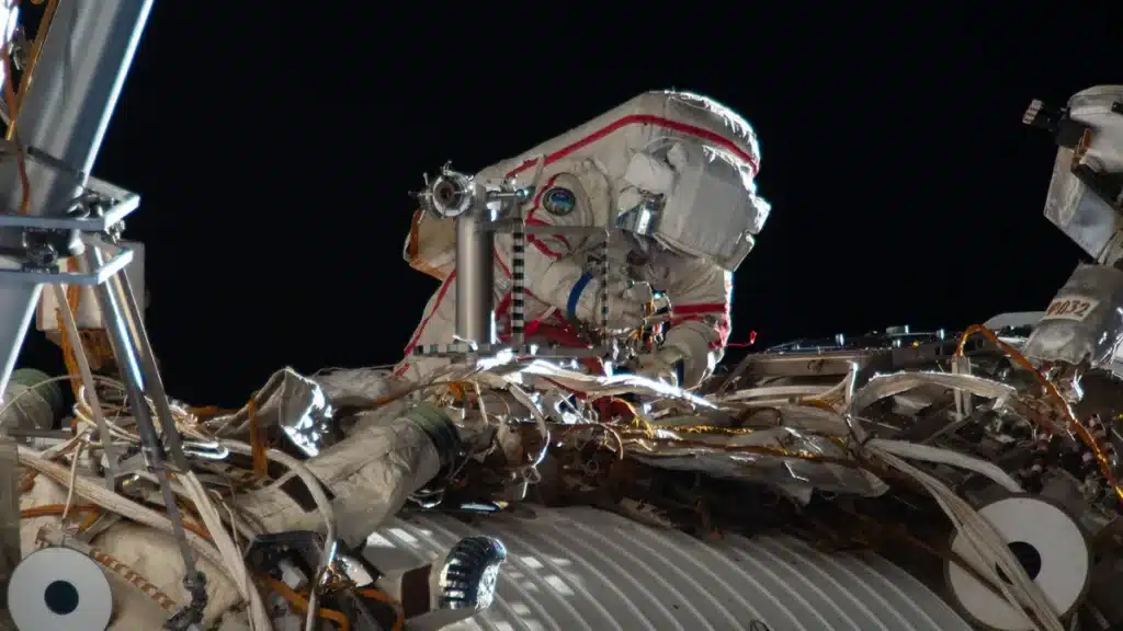 Fuga de aire en la EEI mantiene en alerta a astronautas y obliga a activar protocolos de emergencia 1 96