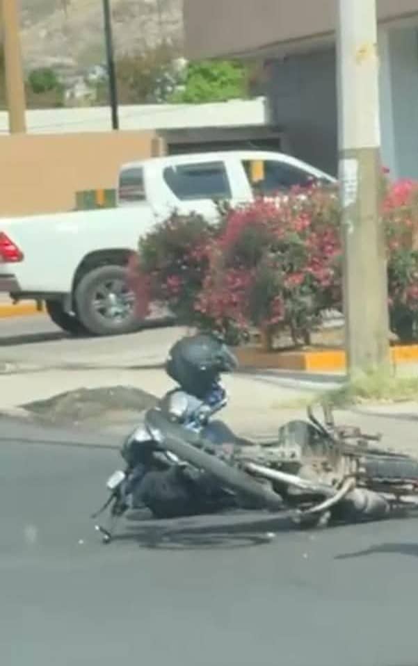 Cae motociclista al chocar contra vehículo 1 FB_IMG_1781224087882 (1)