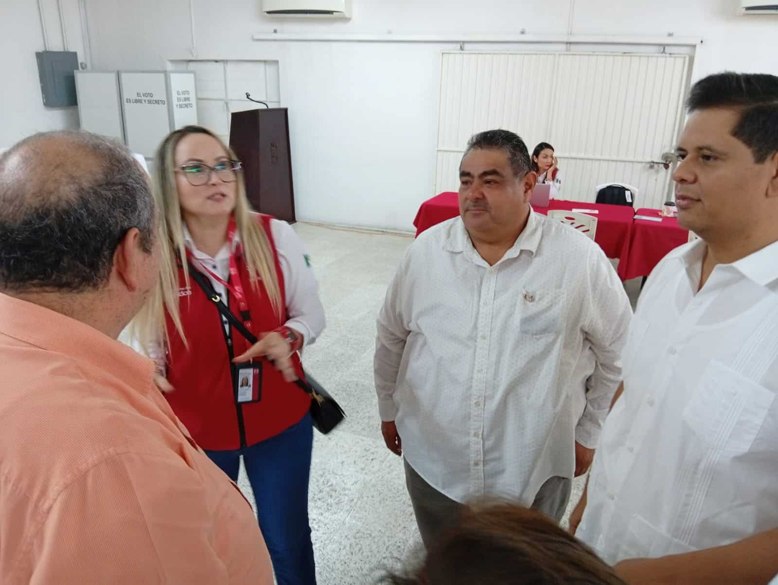 Realizan feria de servicios de Infonavit