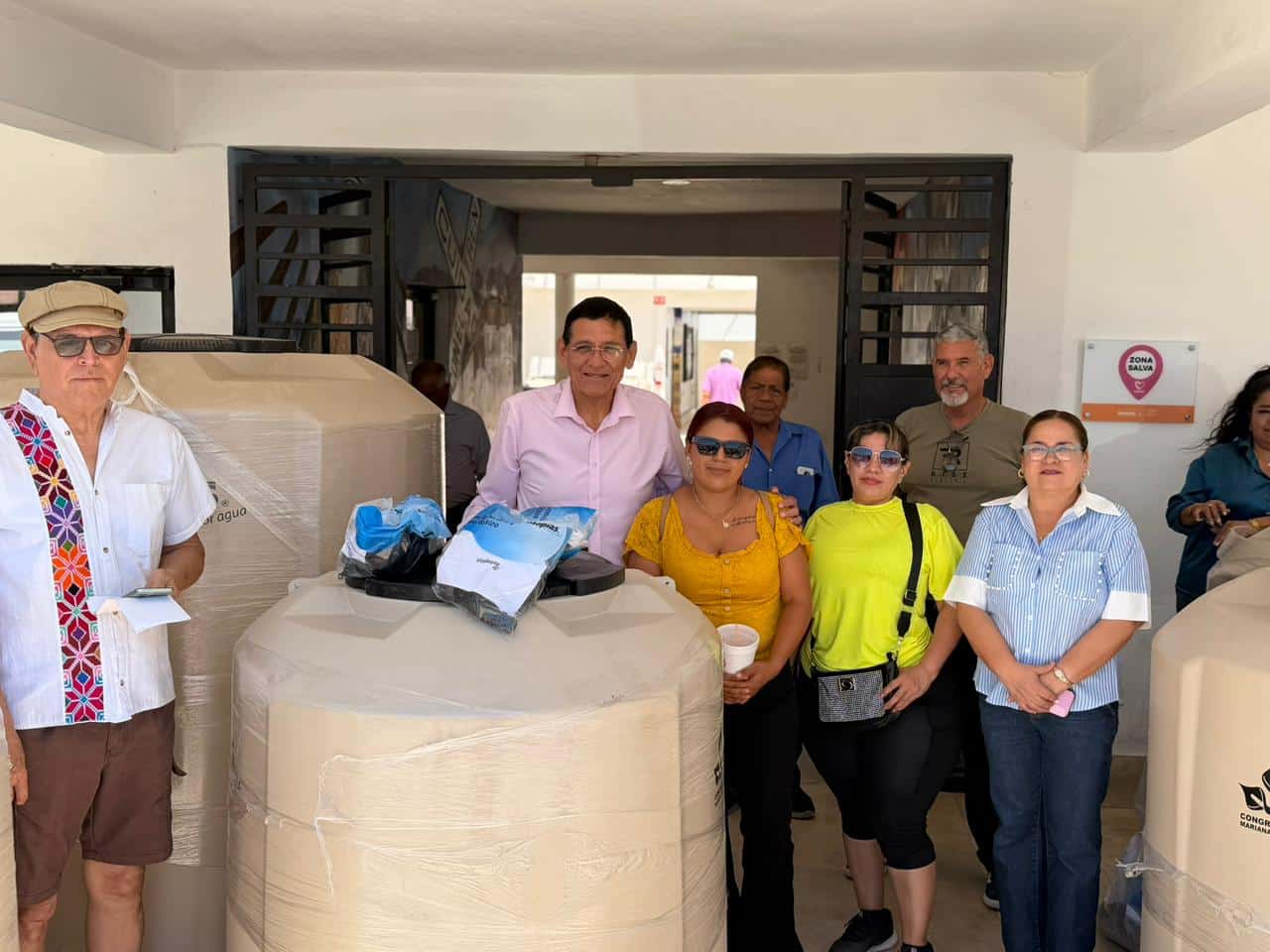 Ayuntamiento de Empalme entrega tinacos subsidiados a través del programa Mariana Trinitaria