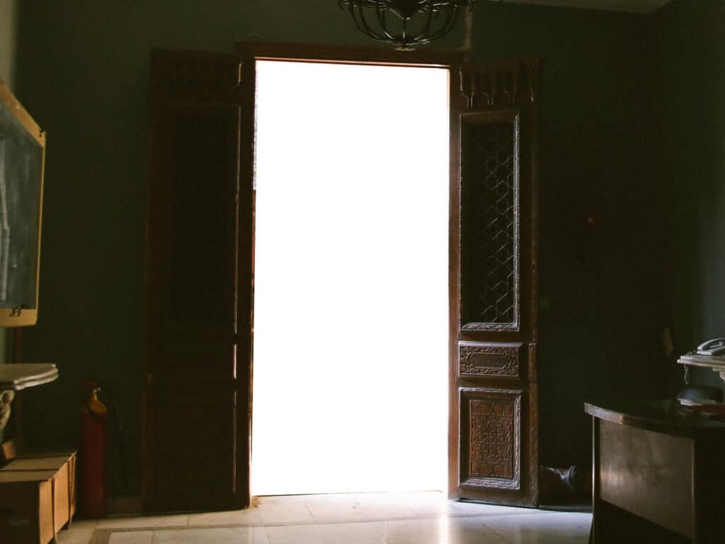 architecture-ceiling-chair-1065883_orig