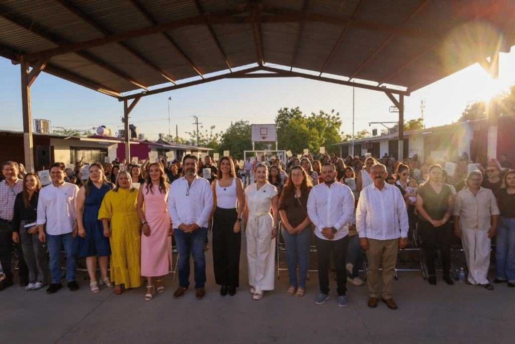 Gobierno de Sonora entrega constancias a beneficiarios del programa “Icatson en tu Colonia” 1 image