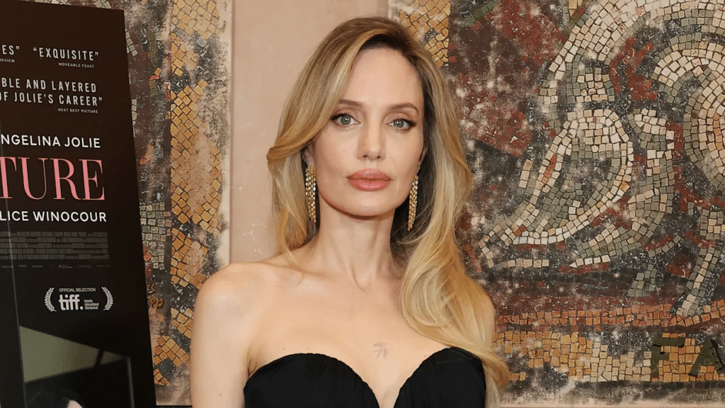 Angelina Jolie apuesta por la moda sostenible en Nueva York 1 image