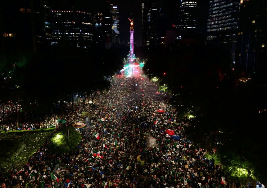 Pase de México a dieciseisavos reúne a 400 mil personas 1 image