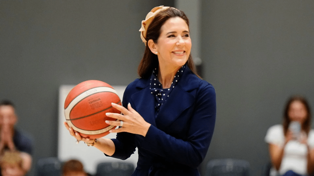 Mary de Dinamarca sorprende en la cancha de baloncesto 1 Mary