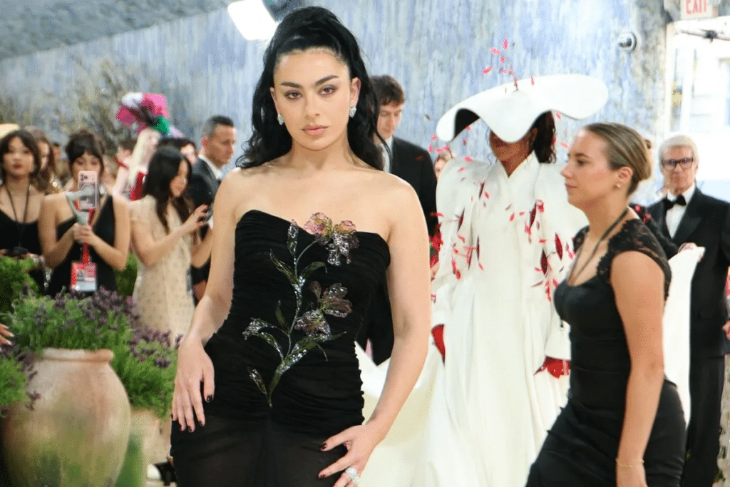 Charli xcx revoluciona la escena con su nuevo proyecto discográfico 1 Charli