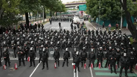 Protestan en Ciudad Universitaria contra el Mundial 2026; marchan hacia el Estadio Ciudad de México 1 image