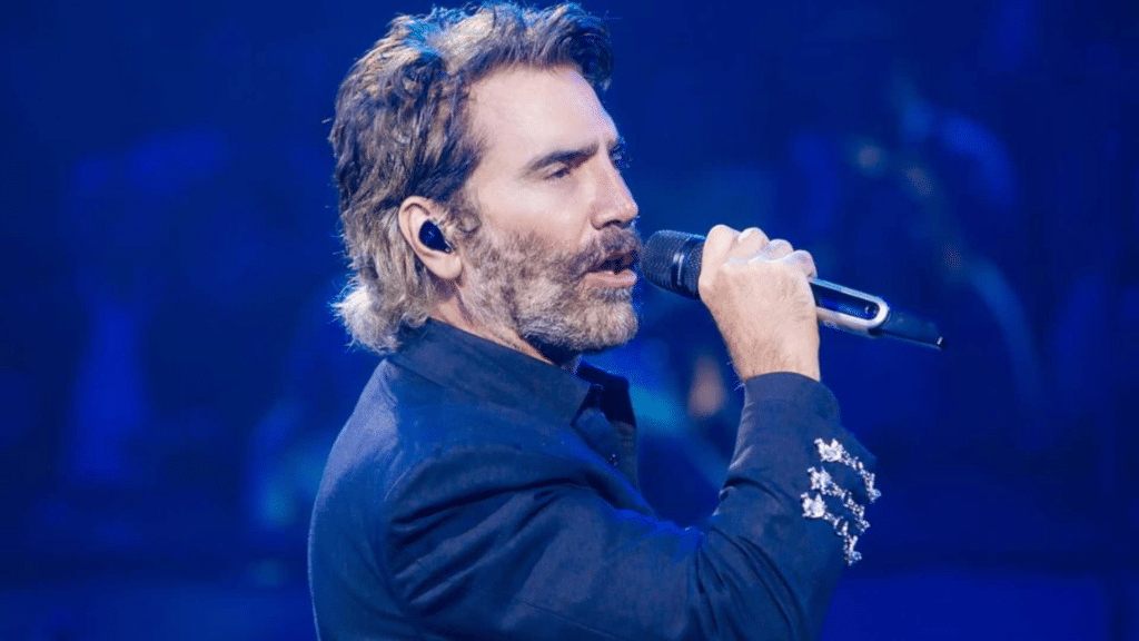 Alejandro Fernández podría pagar millones por cantar mal el Himno Nacional 1 Alejandro