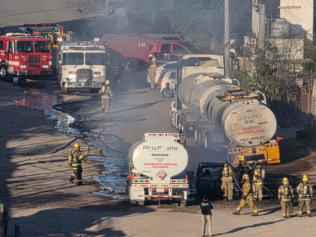 Se incendia pipa cargada con gasolina 2 145