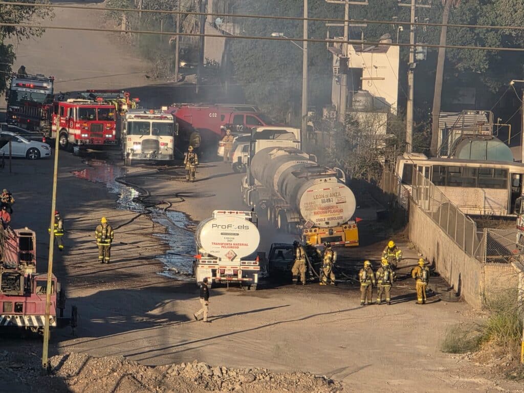 Se incendia pipa cargada con gasolina 3 146