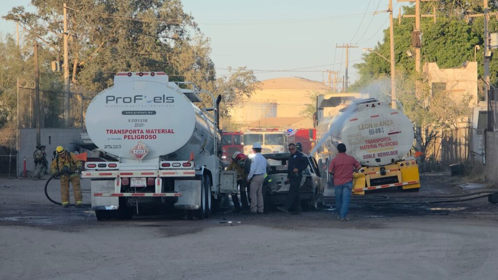 Se incendia pipa cargada con gasolina 5 149