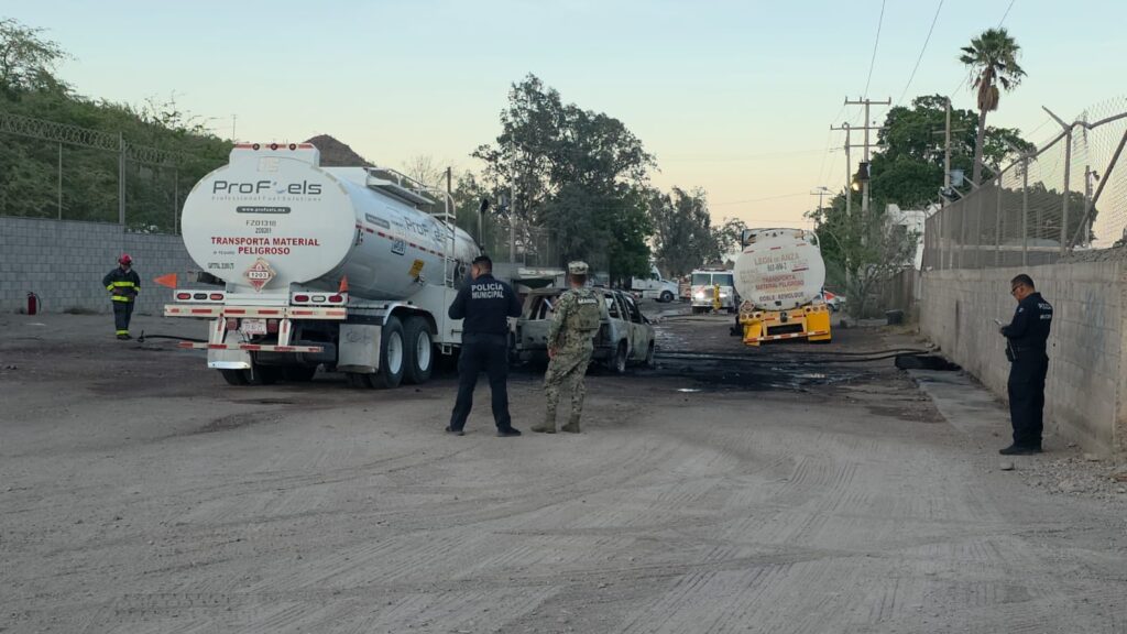 Se incendia pipa cargada con gasolina 10 158