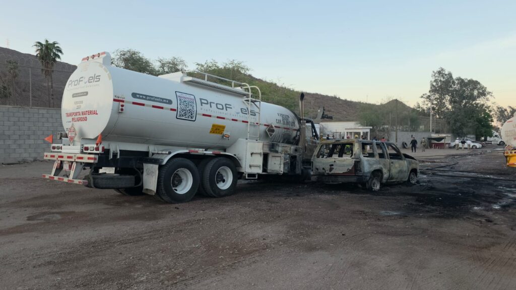 Se incendia pipa cargada con gasolina 11 159