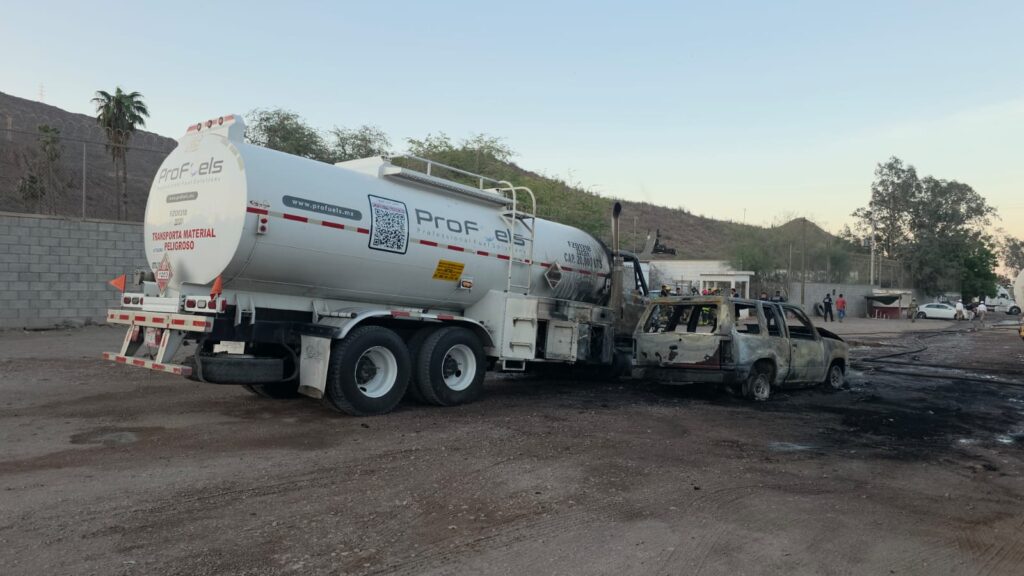 Se incendia pipa cargada con gasolina 12 160