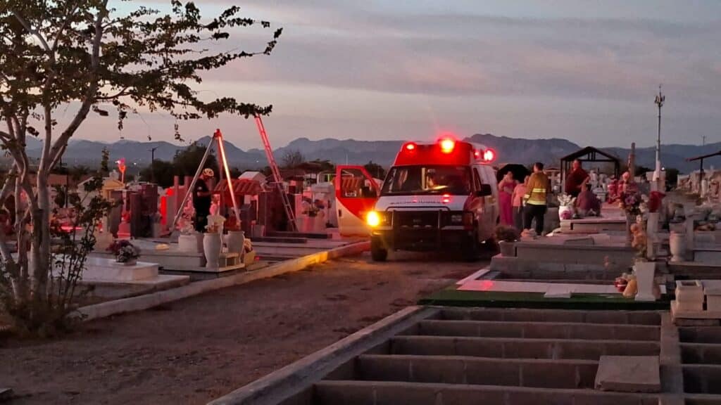 Cae hombre a cripta en el panteón 4 335