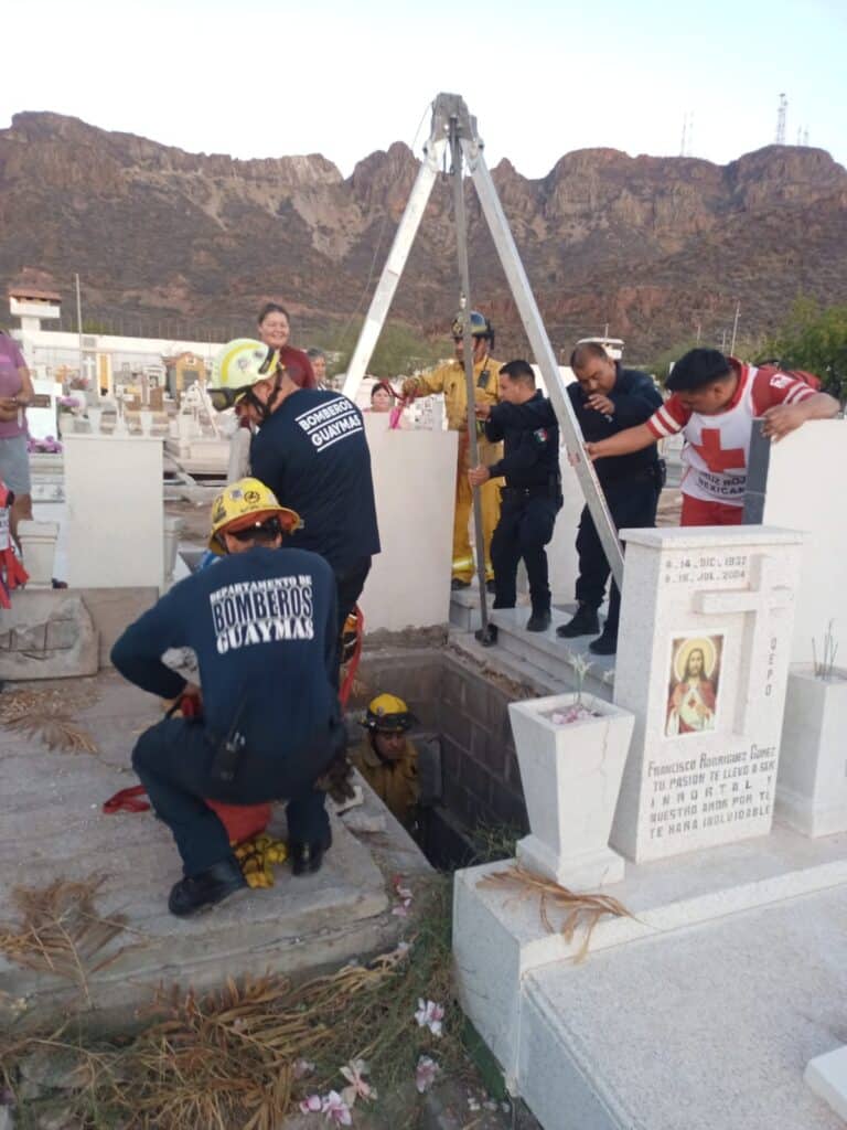 Cae hombre a cripta en el panteón 10 344
