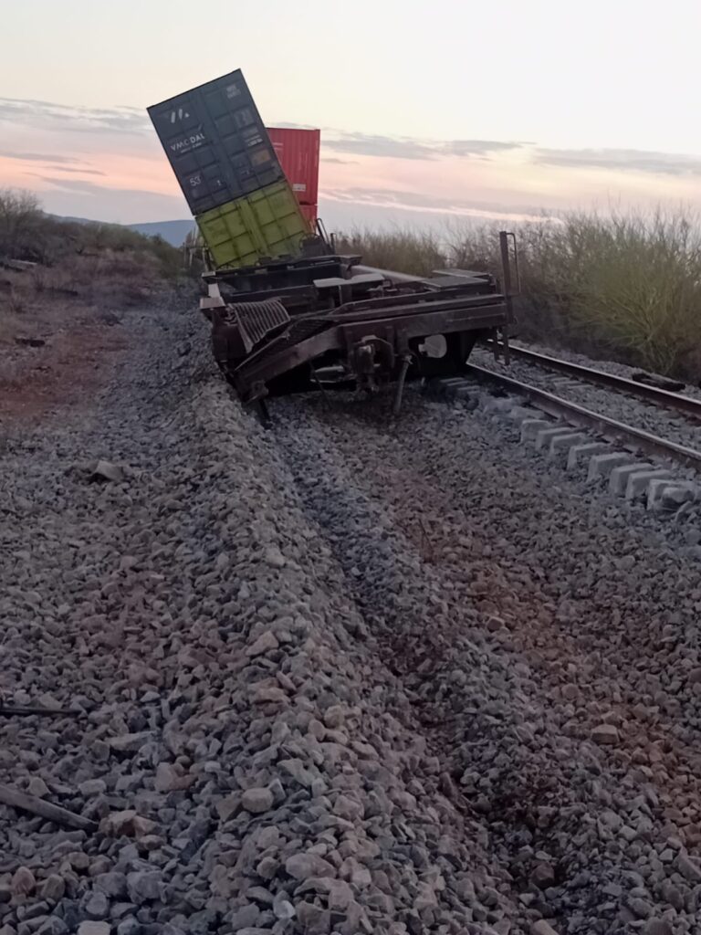 Se descarrila tren carguero en Estación Moreno 5 355