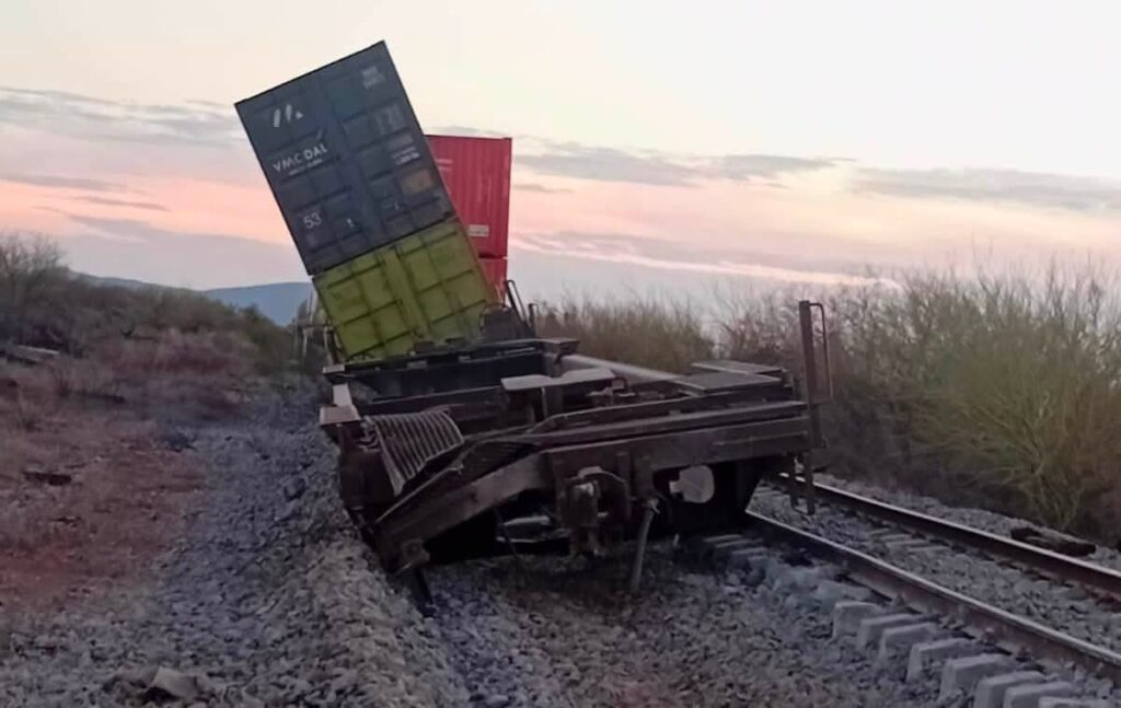 Se descarrila tren carguero en Estación Moreno 7 357