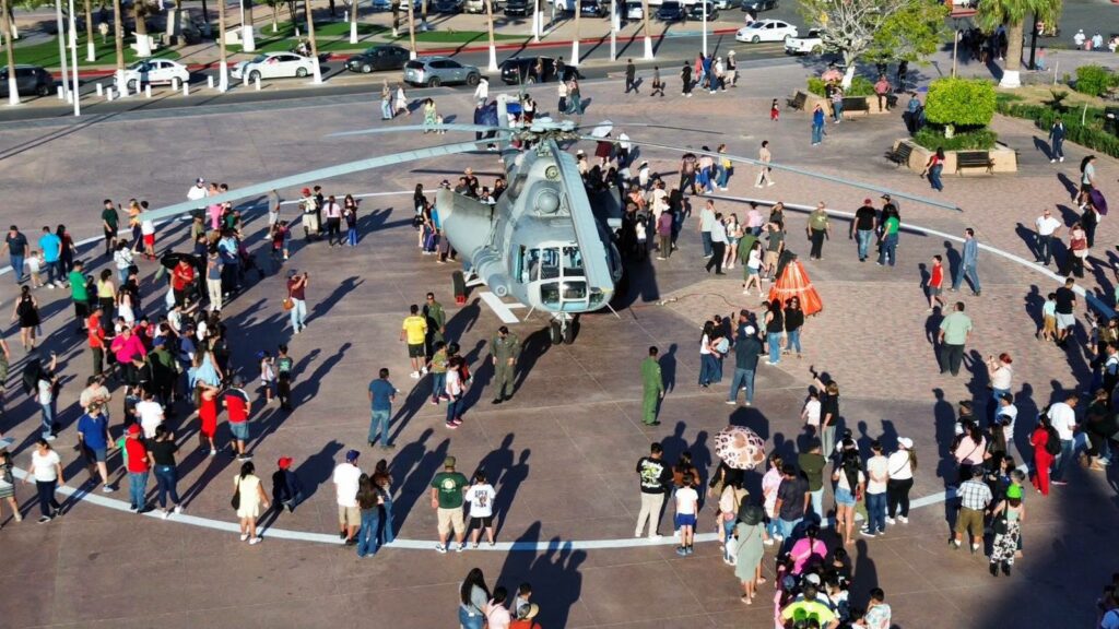 Fuerza Aérea Mexicana le cumple sueño a niño guaymense 3 365