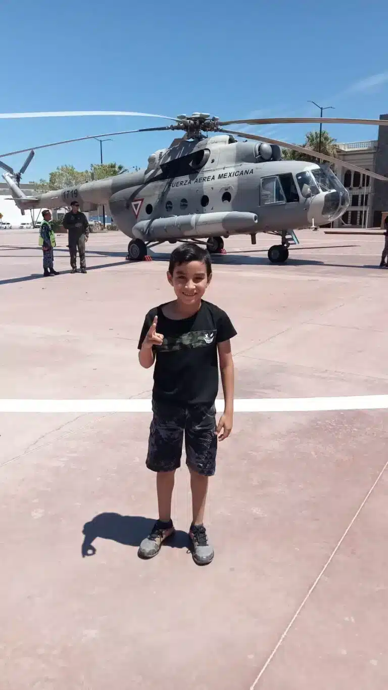 Fuerza Aérea Mexicana le cumple sueño a niño guaymense