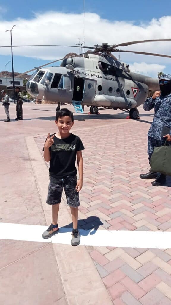 Fuerza Aérea Mexicana le cumple sueño a niño guaymense 5 368