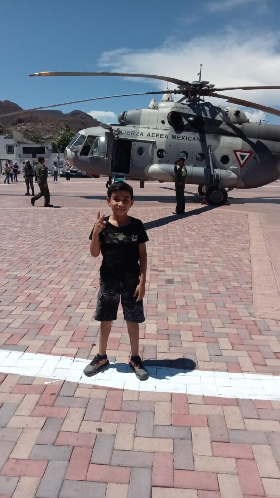 Fuerza Aérea Mexicana le cumple sueño a niño guaymense 6 369