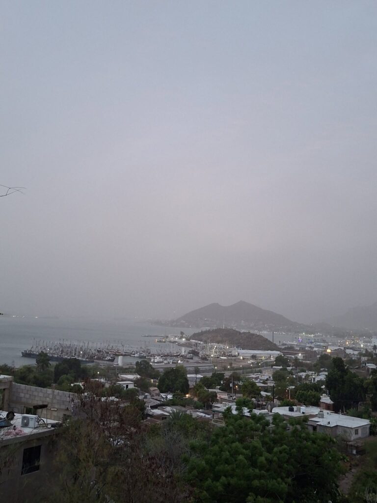 Llega remanente de tormenta de arena a la región 2 375 - copia