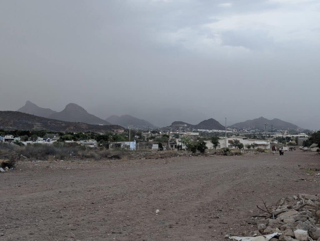 Llega remanente de tormenta de arena a la región 8 381 - copia