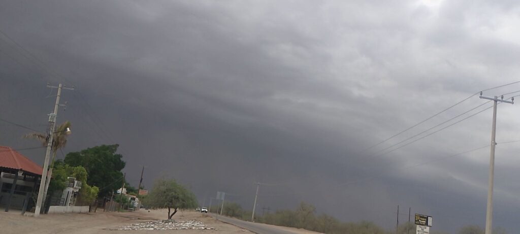 Llega remanente de tormenta de arena a la región 9 382 - copia