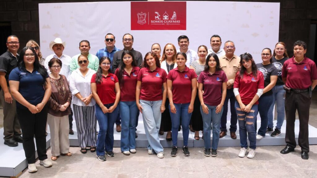 Entrega Karla Córdova equipamiento para Bandas de Guerra 3 39