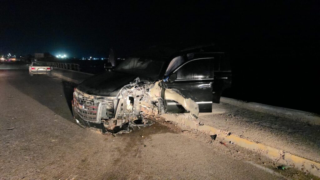 Se impacta camioneta contra estructura en el puente Douglas 2 528