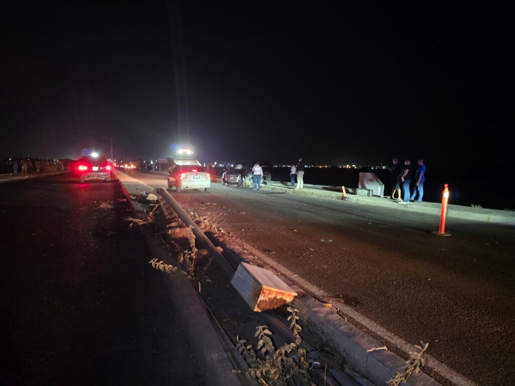 Se impacta camioneta contra estructura en el puente Douglas 5 531