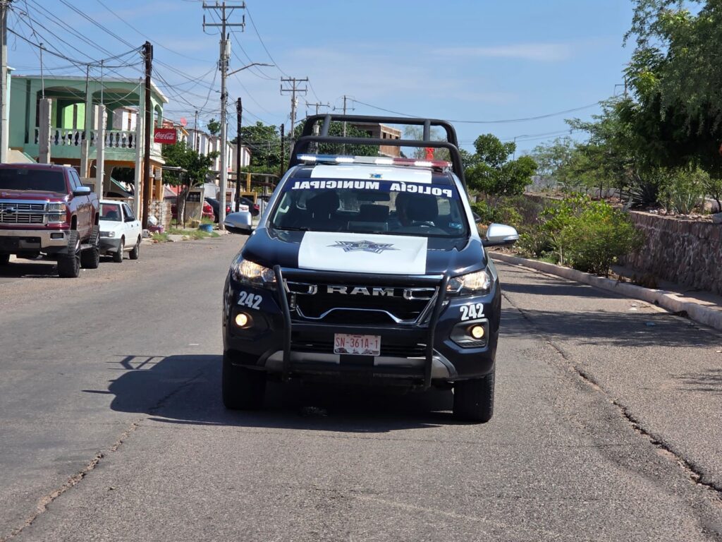 Atropella vehículo a dos personas 3 577