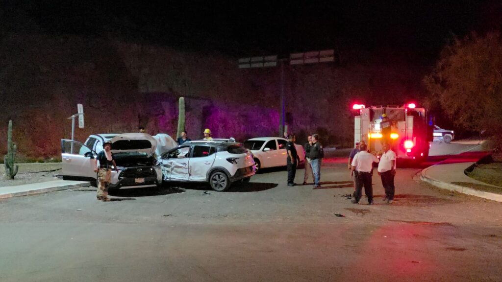 Resultan lesionados conductora y su hijo 2 590
