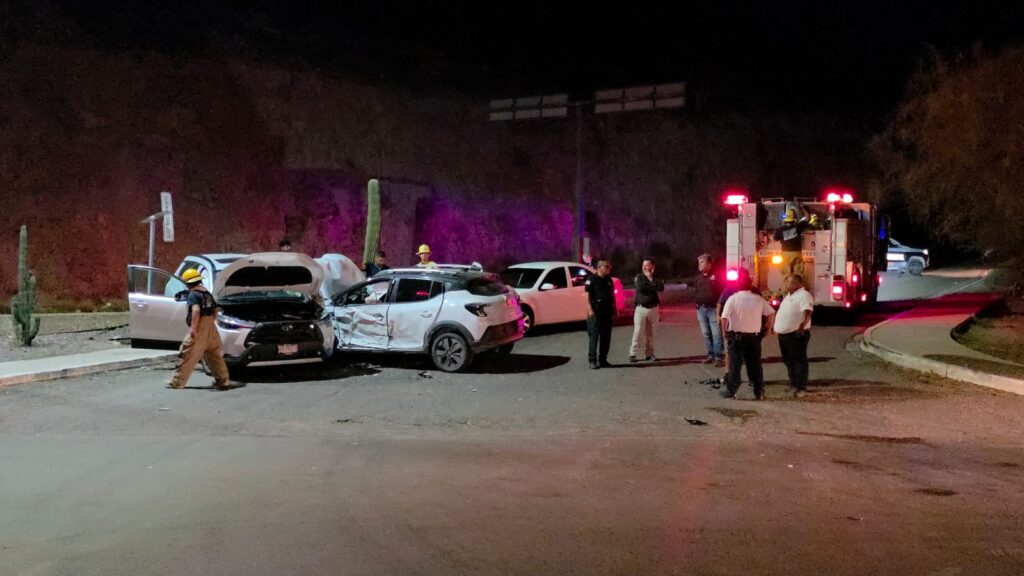 Resultan lesionados conductora y su hijo 3 591