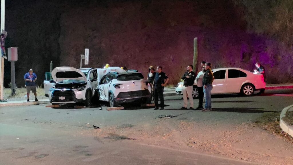 Resultan lesionados conductora y su hijo 4 592