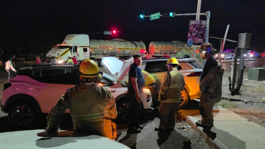 Resultan lesionados conductora y su hijo 8 596